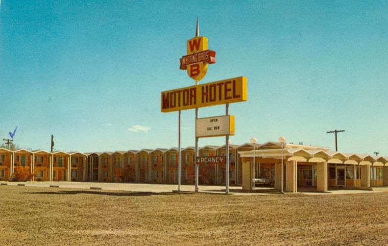 AZ018900.jpg