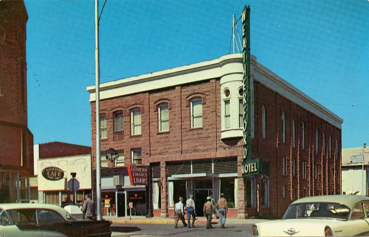 AZ051800.jpg