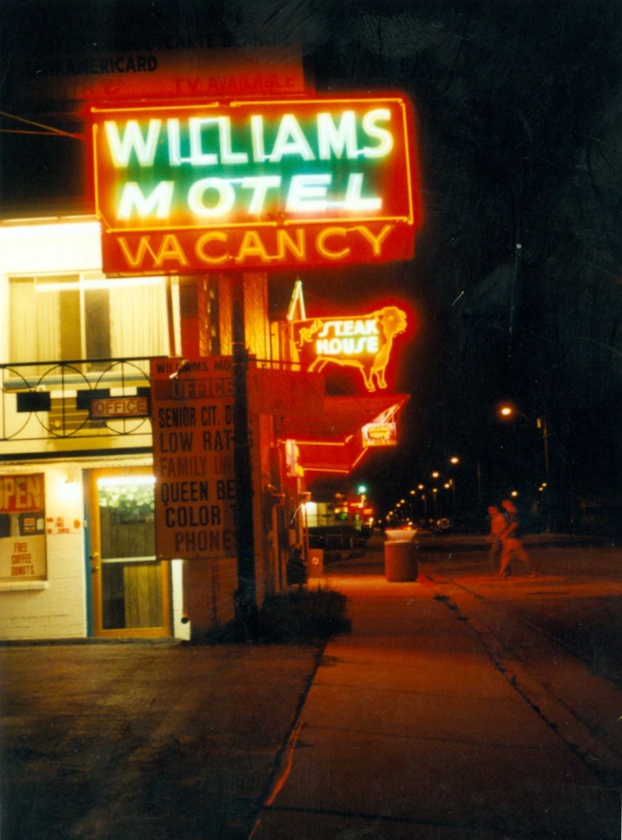 AZ060240.jpg