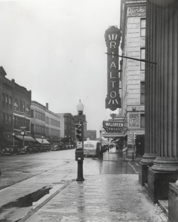 IL016100.jpg