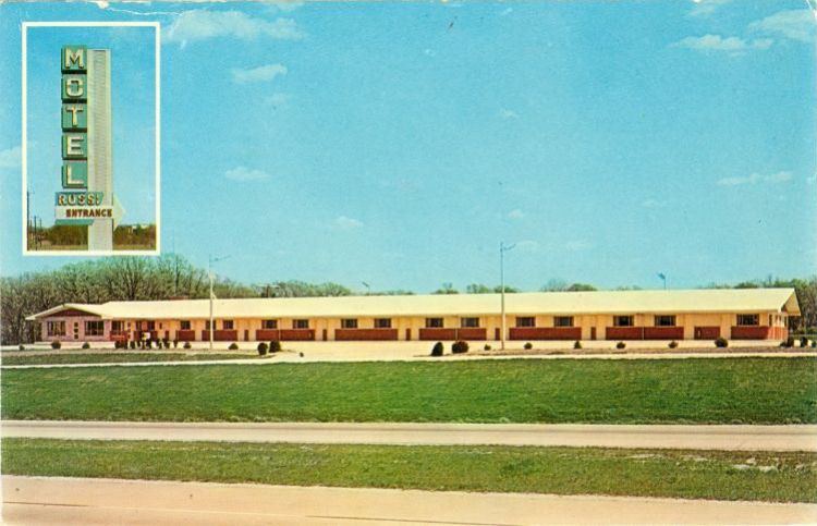 IL022100.jpg