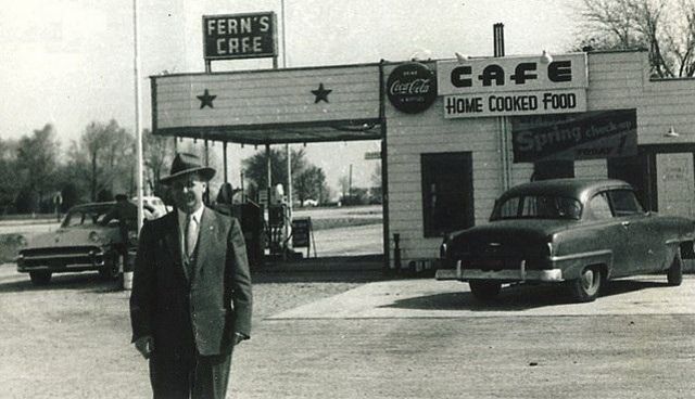 IL033100.jpg