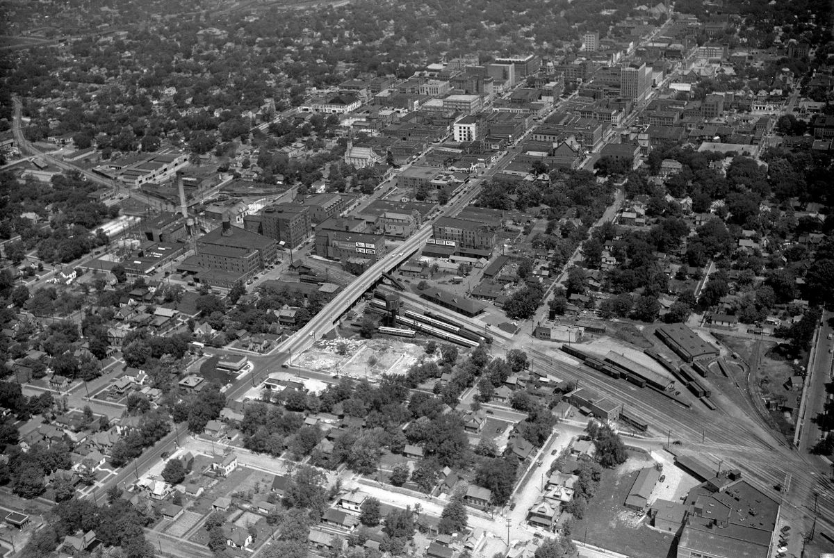 IL037120.jpg