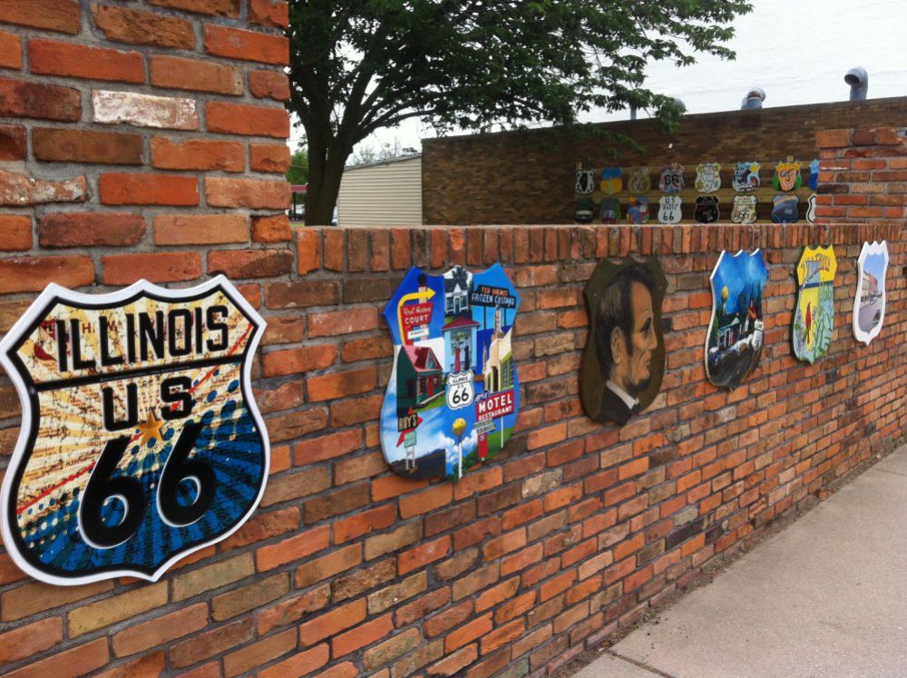 IL041522.jpg
