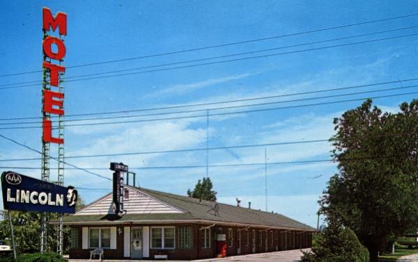 IL042700.jpg