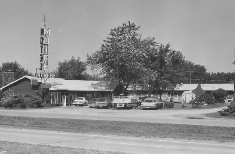 IL052700.jpg