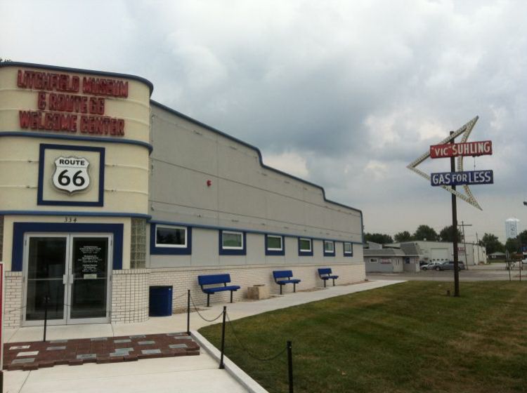 IL082400.jpg
