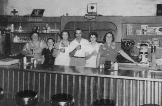 IL092700.jpg