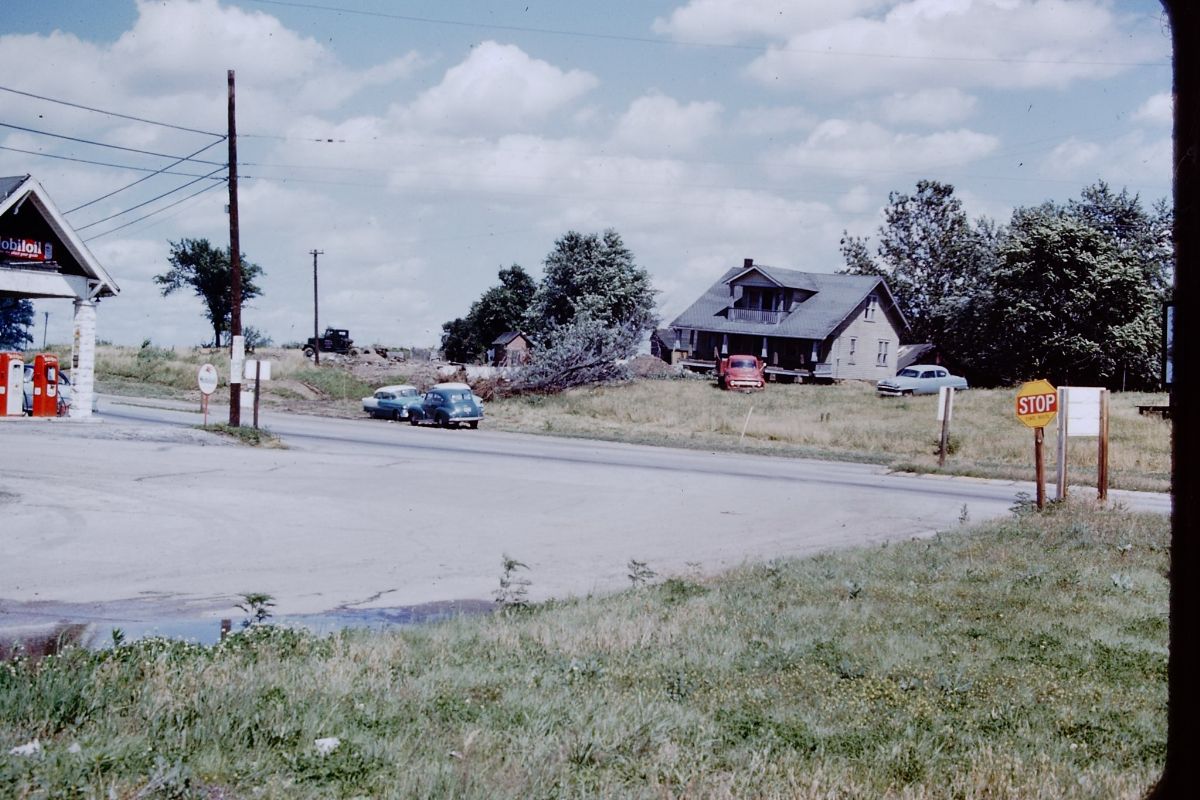 IL096545.jpg