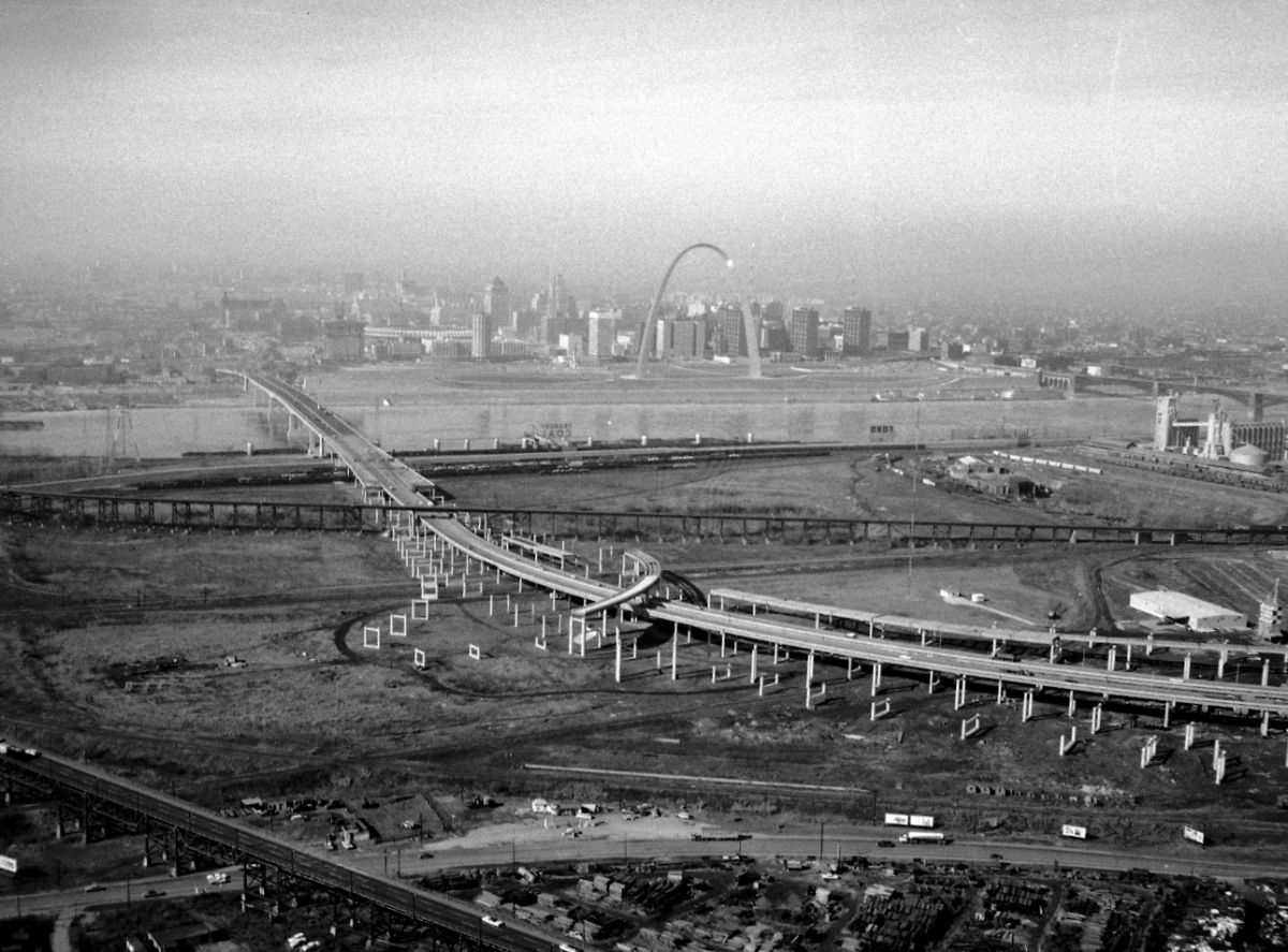 IL099820.jpg