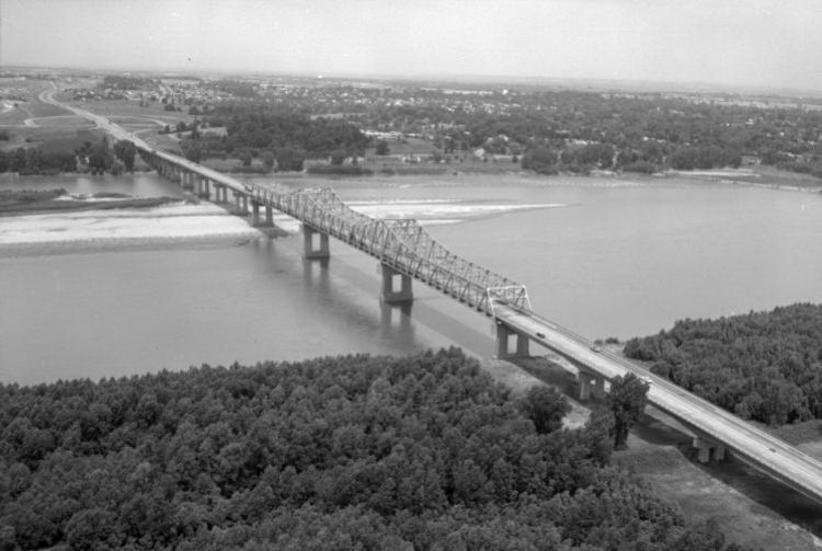 MOE19500.jpg