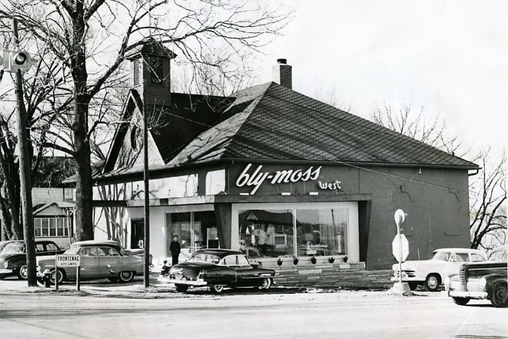 MOE36010.jpg